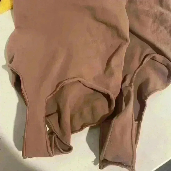 SKIMS  Adjustable Straps Seamless Sculpt Compression Thong Bodysuit Size… - Picture 7 of 8